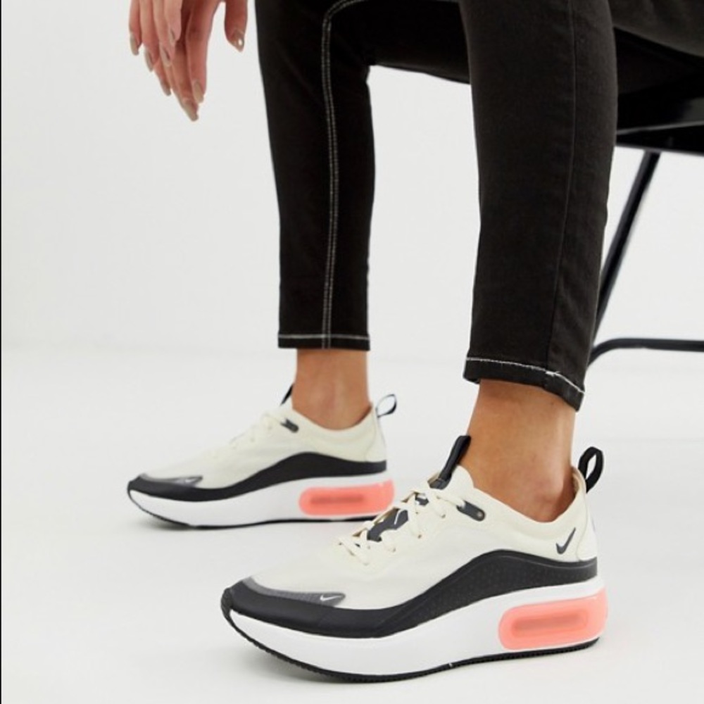 Nike Womens Air Max Dia SE Shoes – 6.5